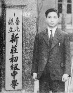 1946年9月，新莊初級中學開學，自神戶回到台灣的青年陳舜臣擔任學校英文老師，展開在台灣的三年生活。（王錫榮／拍攝，王邦良／提供）