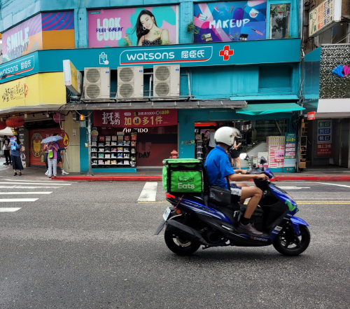 「假承攬，真僱傭」從平台勞動過程談外送專法的必要性